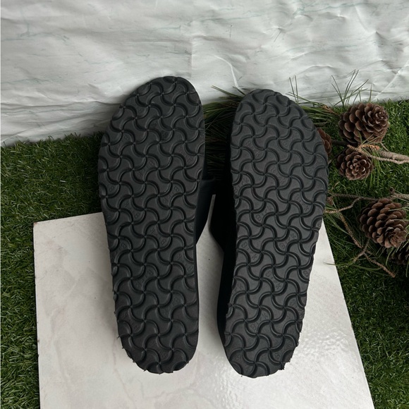 BIRKENSTOCK
Almina /women
Leather - Black size 41US 10-10.5 gently used - Picture 14 of 15